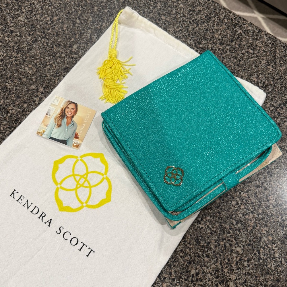 Retired Kendra Scott Zip Away Small Jewelry Organizer - Rare Dust bag included - Picture 3 of 12